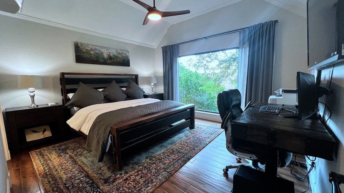 Bedroom three, king bed ensuite